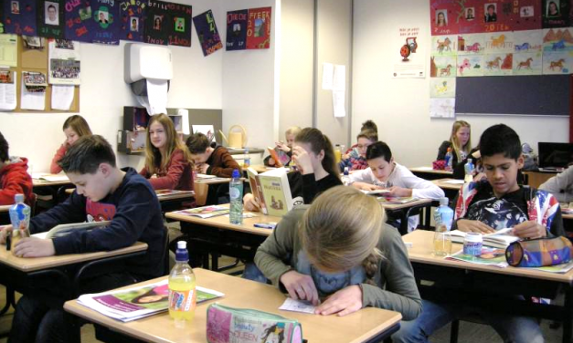 Tom in de klas dankzij KlasseContact en (vrijwillige) juf!