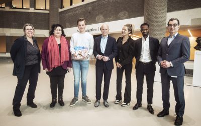 Ziezon Magazine overhandigd aan Kamerleden